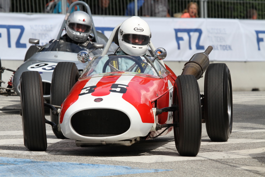 Der blev kørt tæt – meget tæt. Og bilerne ser godt ud.
(Foto: Motorsporten.dk)
